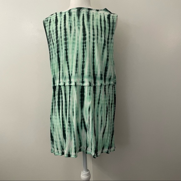 Green Tie Dye Textured Stretch Rayon Button Front Tank - Picture 4 of 7